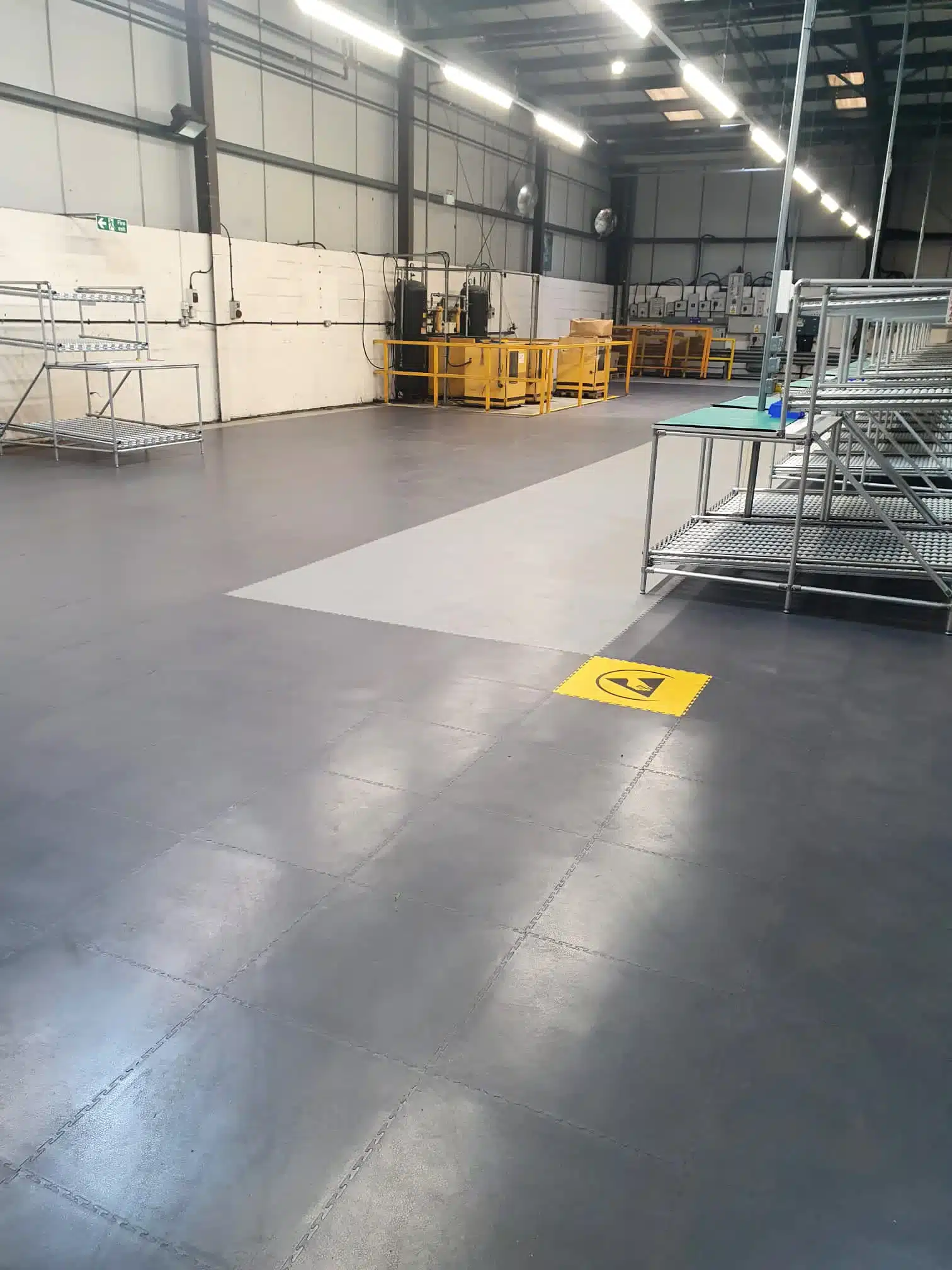 Static control floor tiles - Bondline